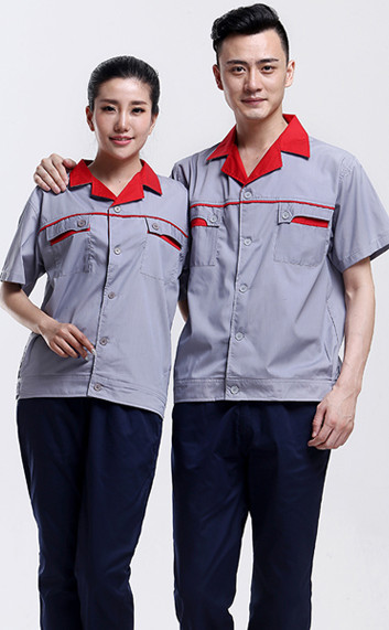 装饰公司工作服胶水渍的去除 装饰公司工作服胶水渍的去除